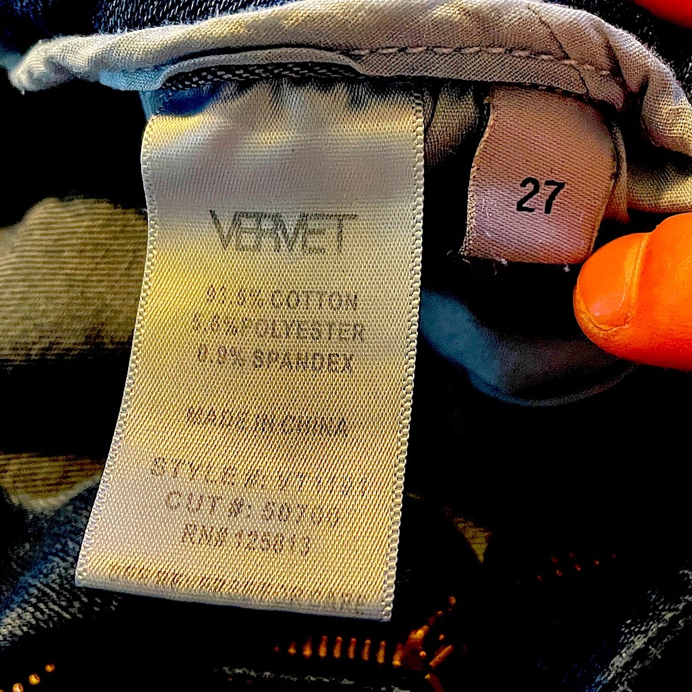 Vervet Brand flare blue jeans From Buckle Size 27 In. Waist 31 In inseam.